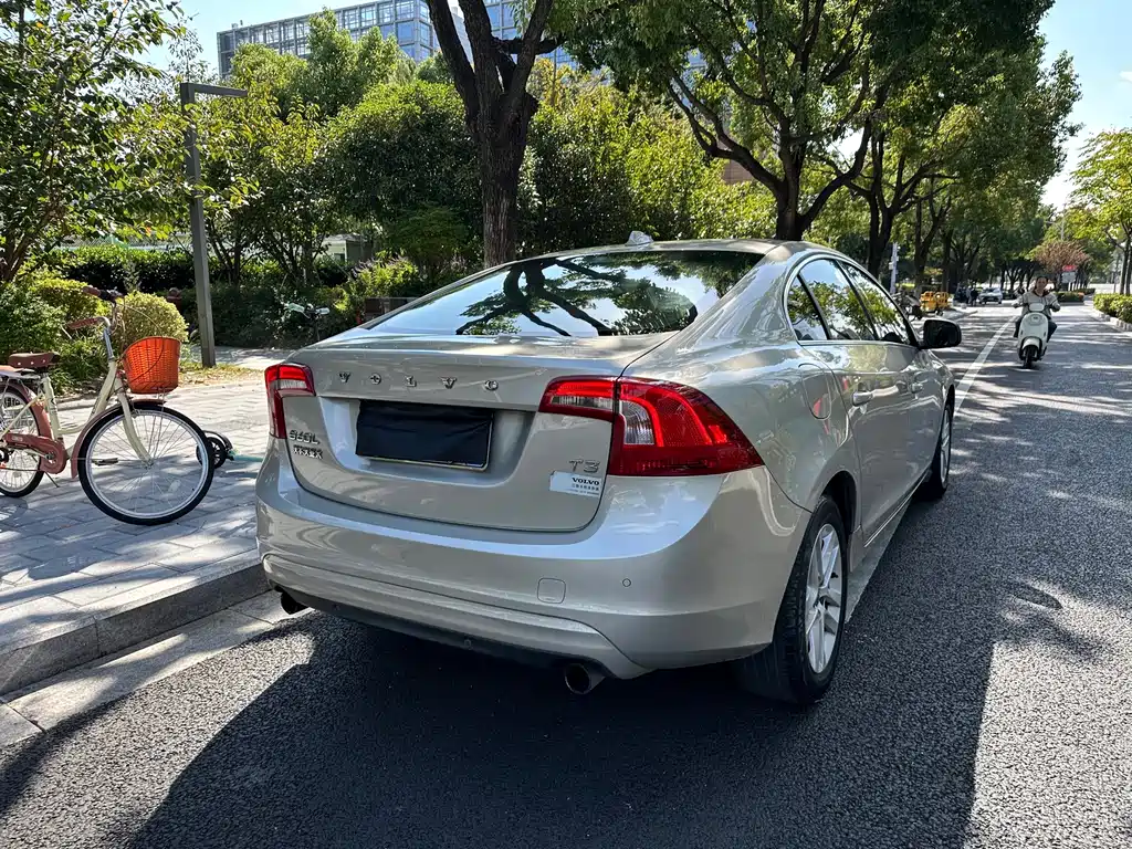 Volvo S60 — миниатюра 6