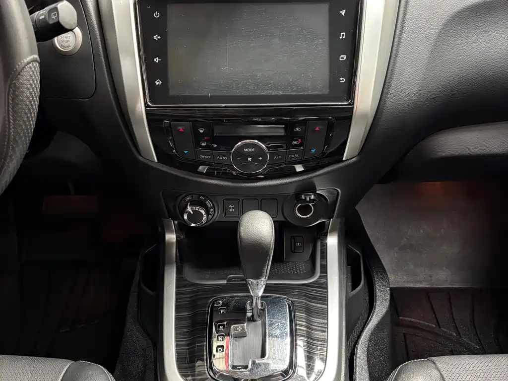 Nissan Terra — миниатюра 10