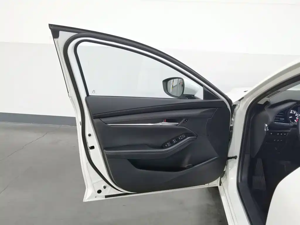 Mazda 3 Axela — миниатюра 8