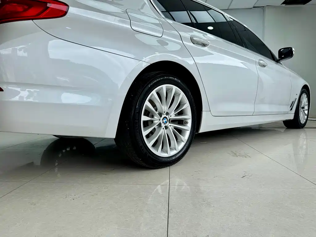 BMW 5 Series — миниатюра 22