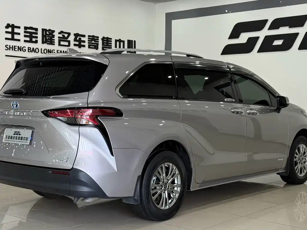 Toyota Sienna — миниатюра 4