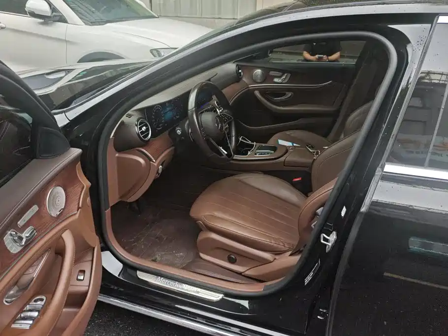 Mercedes-Benz E-Class — миниатюра 9