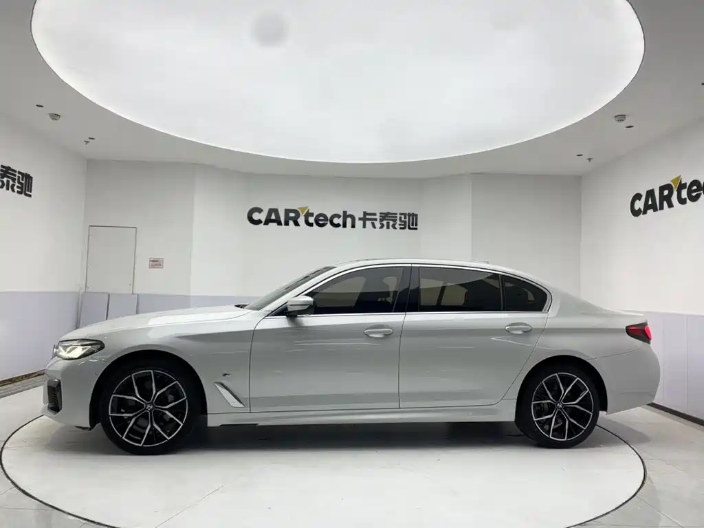 BMW 5 Series — миниатюра 8