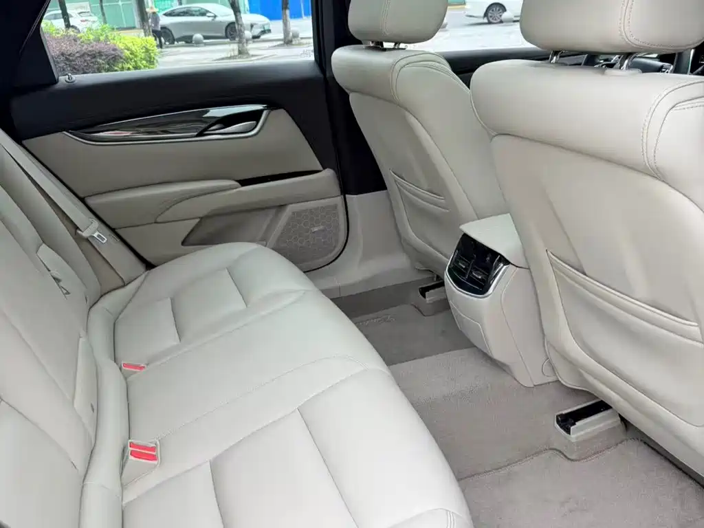 Cadillac XTS — миниатюра 7