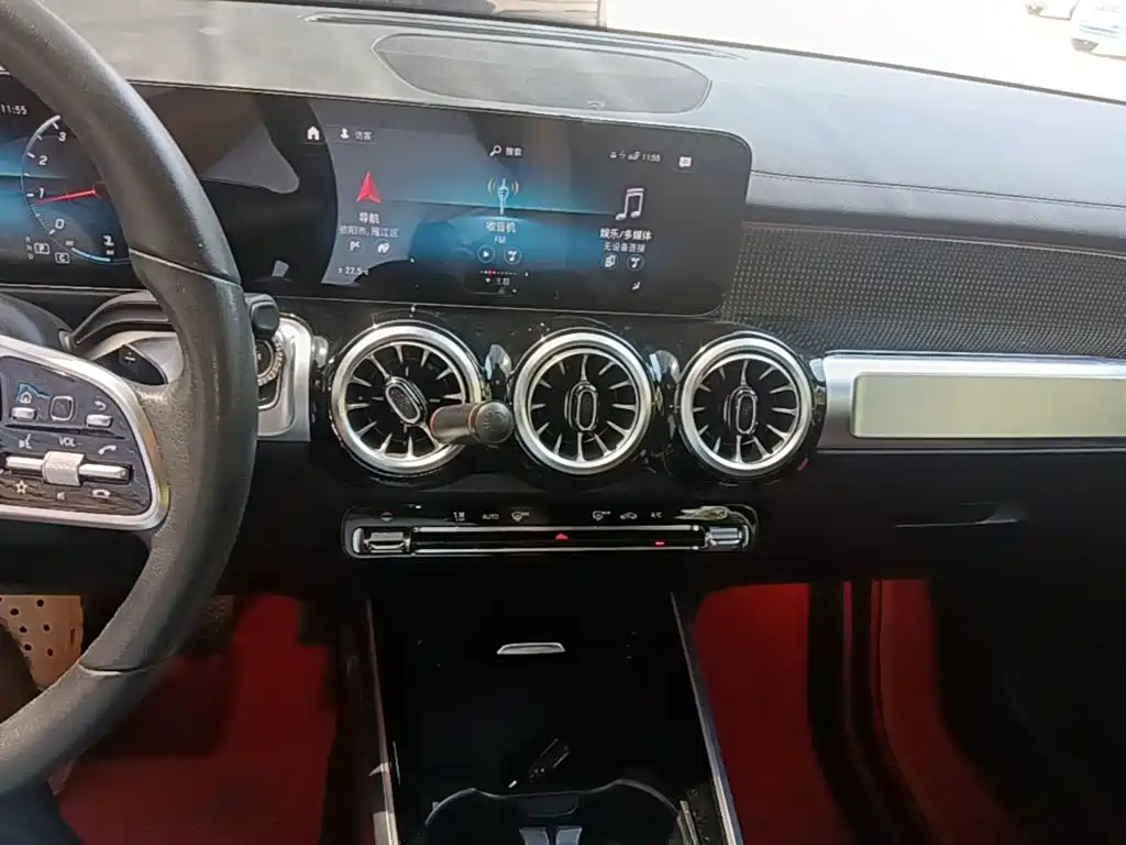 Mercedes-Benz GLB — миниатюра 13