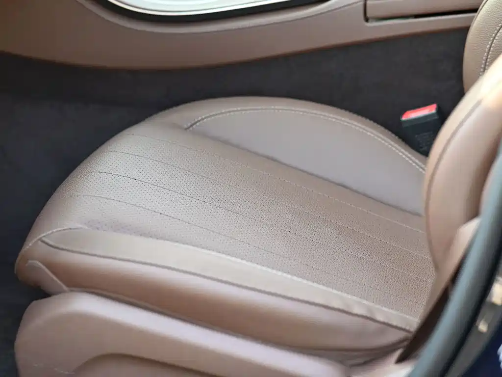 Mercedes-Benz E-Class — миниатюра 13