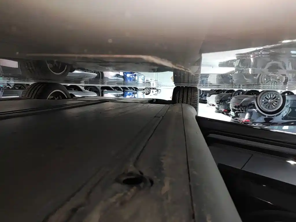 Tesla Model Y — миниатюра 22