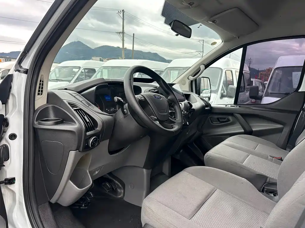 Ford Transit — миниатюра 5