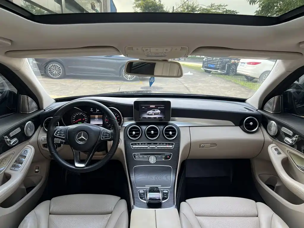 Mercedes-Benz C-Class — миниатюра 13