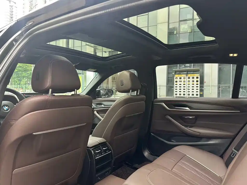 BMW 5 Series — миниатюра 7