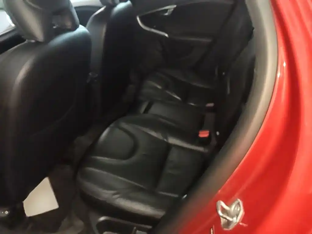 Volvo V40 — миниатюра 17