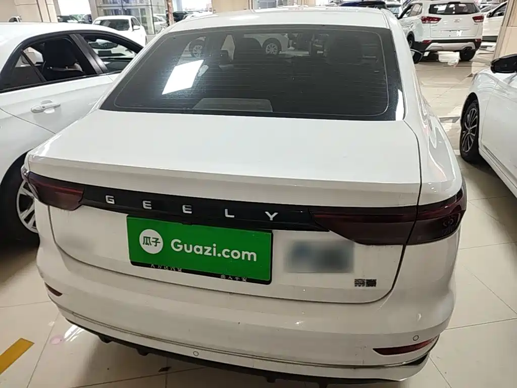 Geely Emgrand 2025 4 1.5L CVT