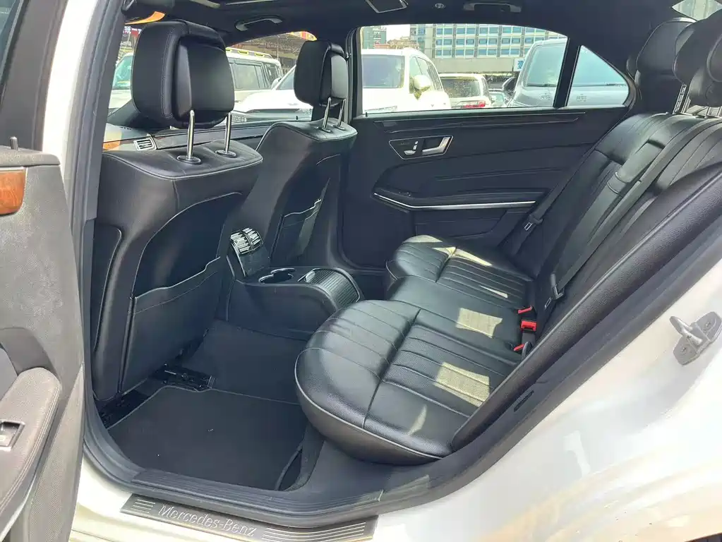 Mercedes-Benz E-Class — миниатюра 9