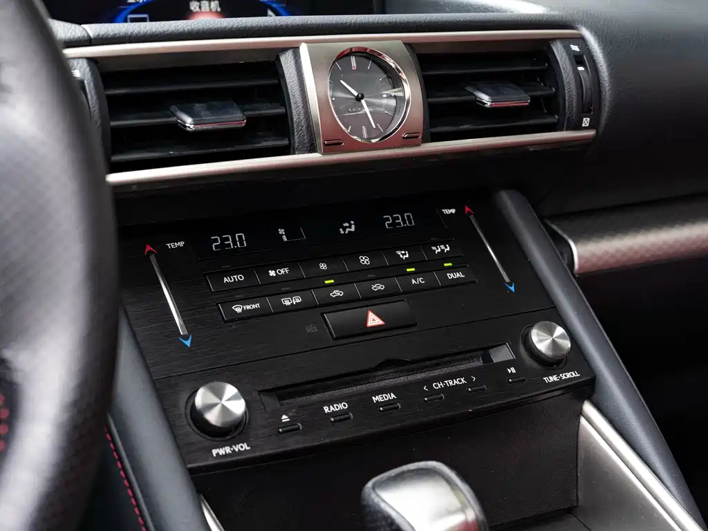Lexus IS — миниатюра 17