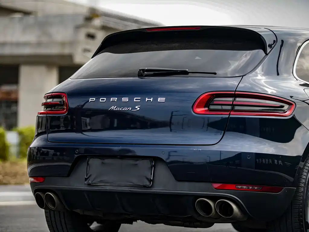 PORSCHE MACAN