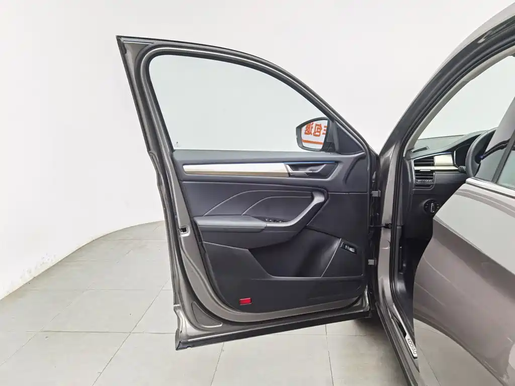 Skoda Kodiaq 2023 Silver/gray из Китая, фото 3
