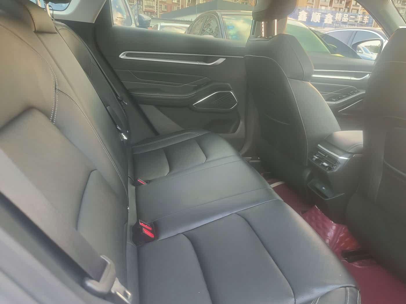 Geely Emgrand 1.5 л 2023 г. Белый, пробег 28000 км