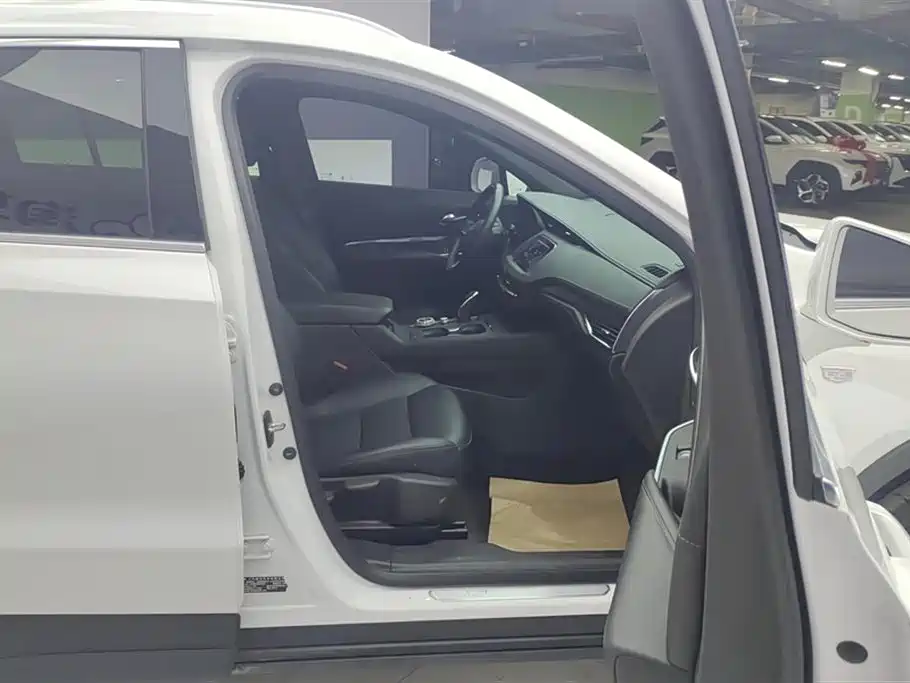 Cadillac XT4 2022 28T