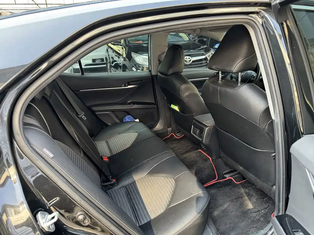 Toyota Camry — миниатюра 9
