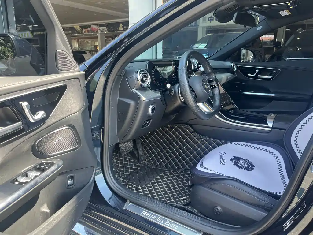 Mercedes-Benz C-Class — миниатюра 12