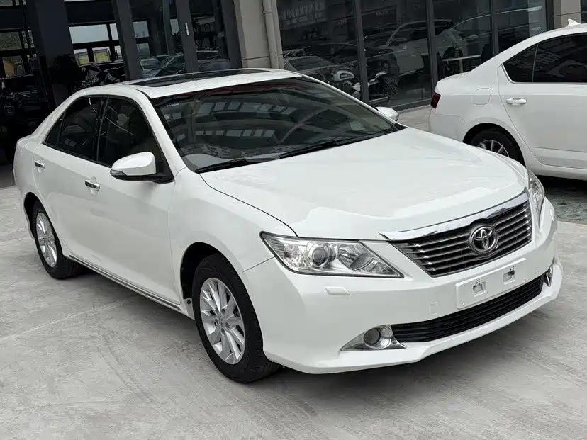 Toyota Camry — миниатюра 6