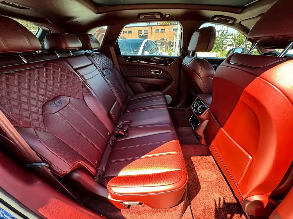 Bentley Bentayga — миниатюра 9