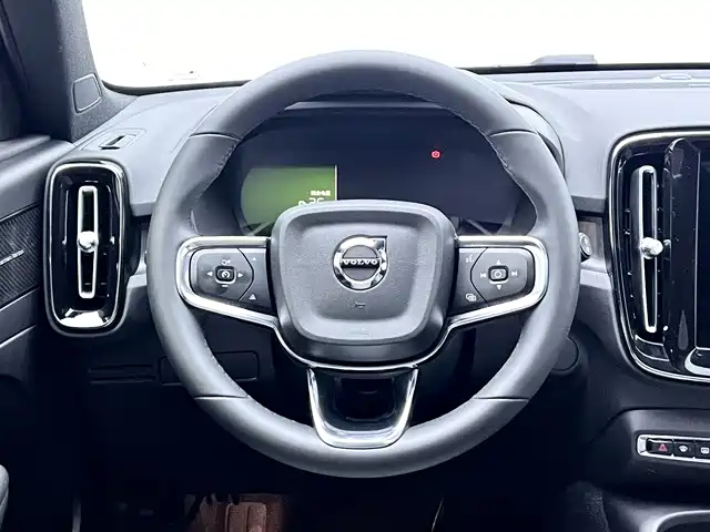 Volvo XC40 NEV — миниатюра 17