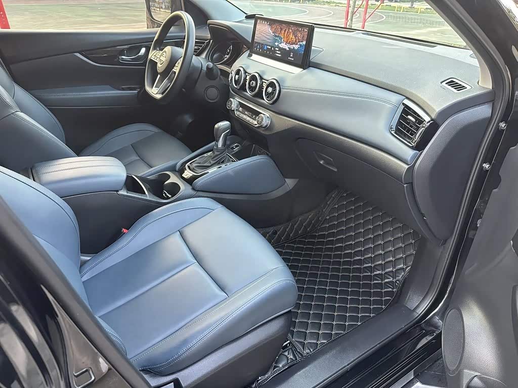 Nissan Qashqai 2.0 л 2025 г. Чёрный, пробег 17000 км