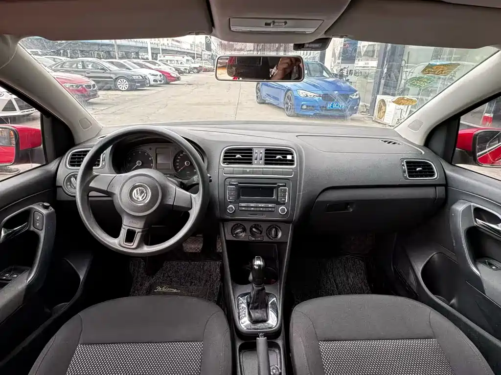 Volkswagen Polo 2011 1.6L AT