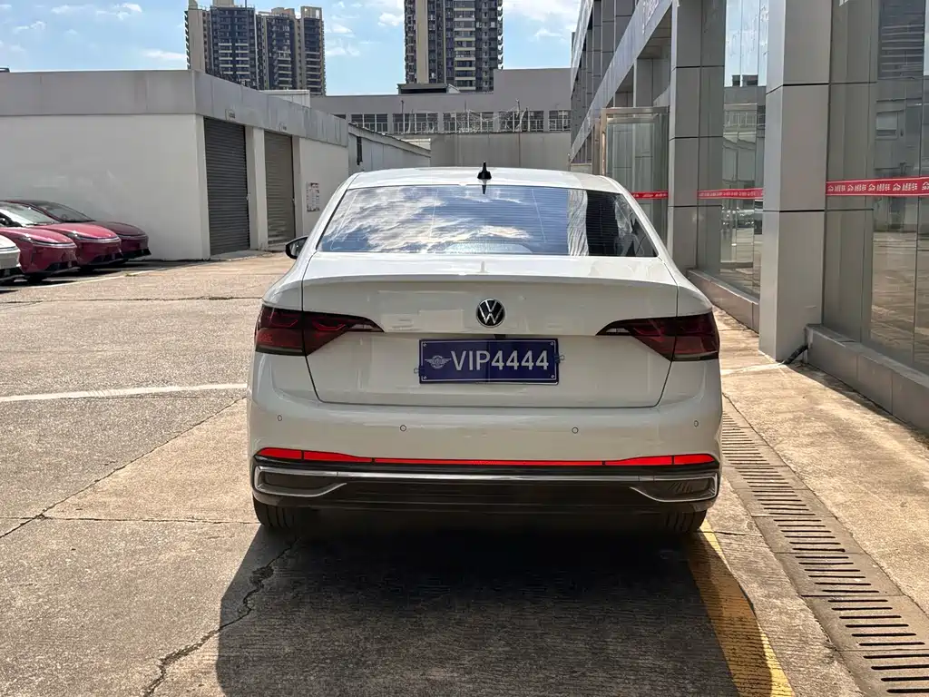 Volkswagen Sagitar — миниатюра 7