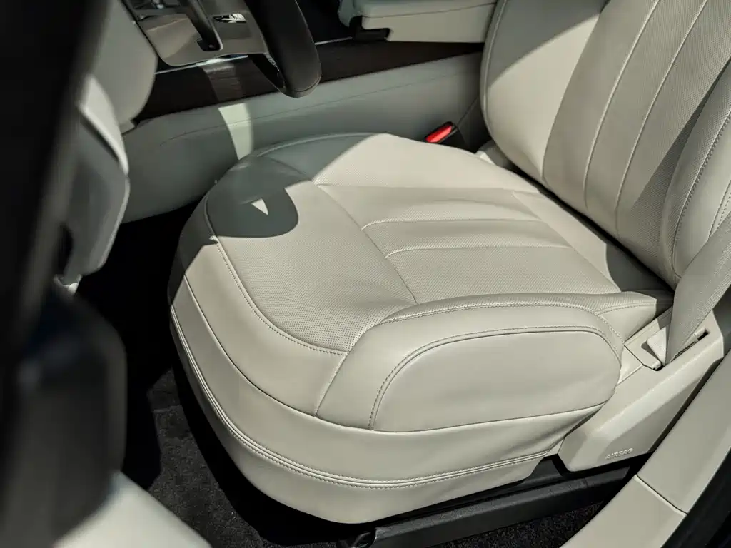 Land Rover Range Rover — миниатюра 8
