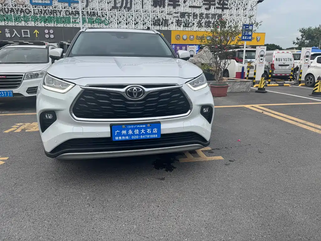 Toyota Highlander 2026 2.5L Luxury 7 мест