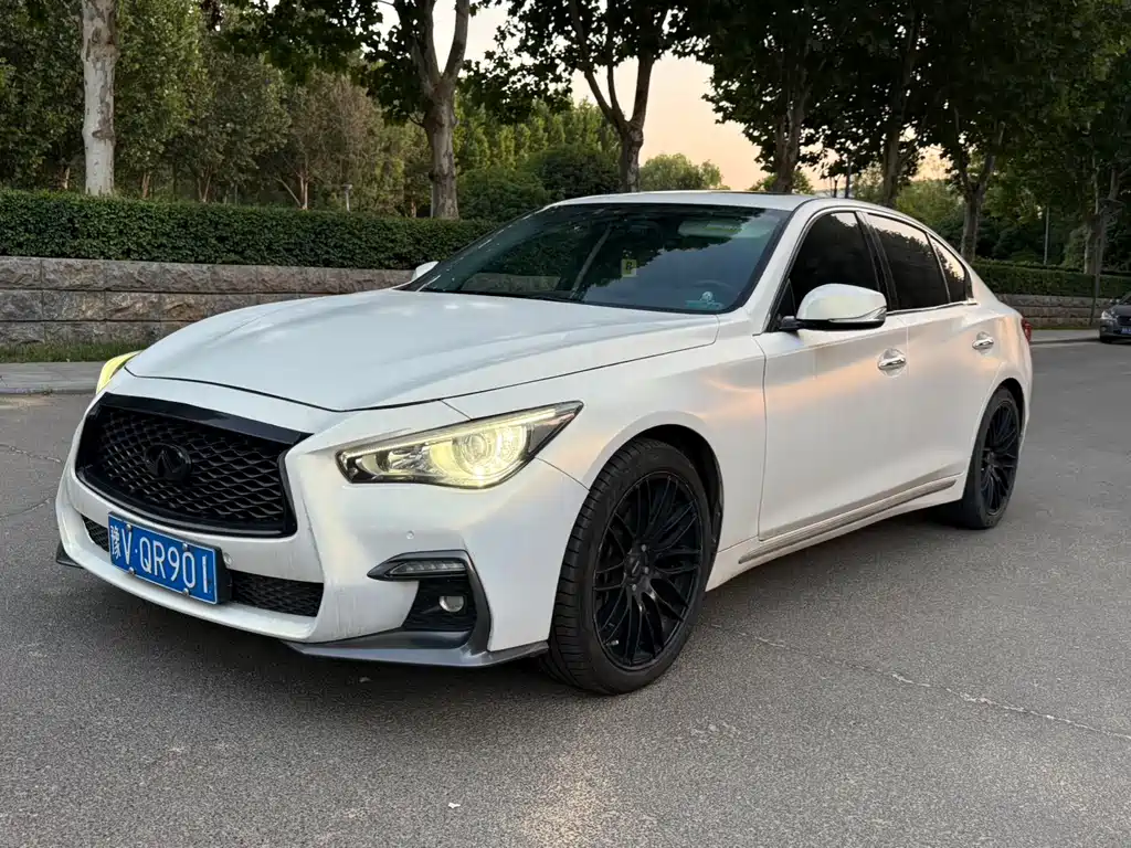 Infiniti Q50L