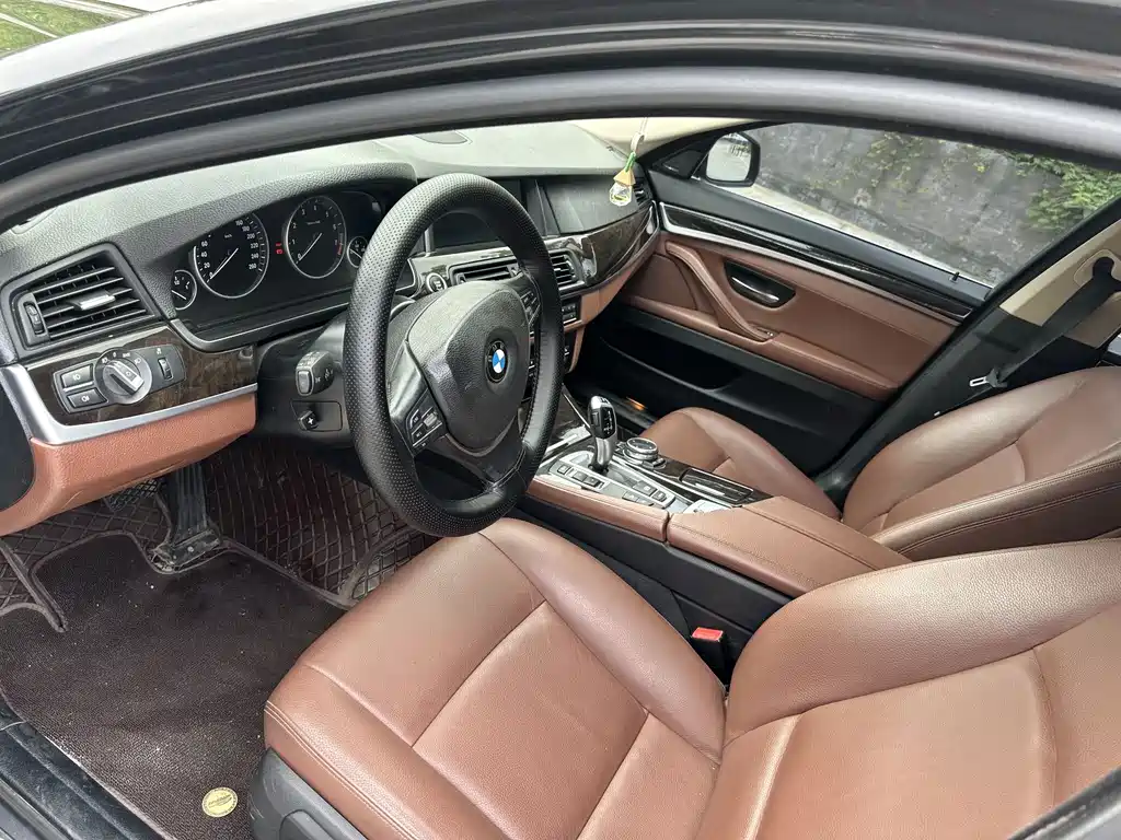 BMW 5 Series — миниатюра 4