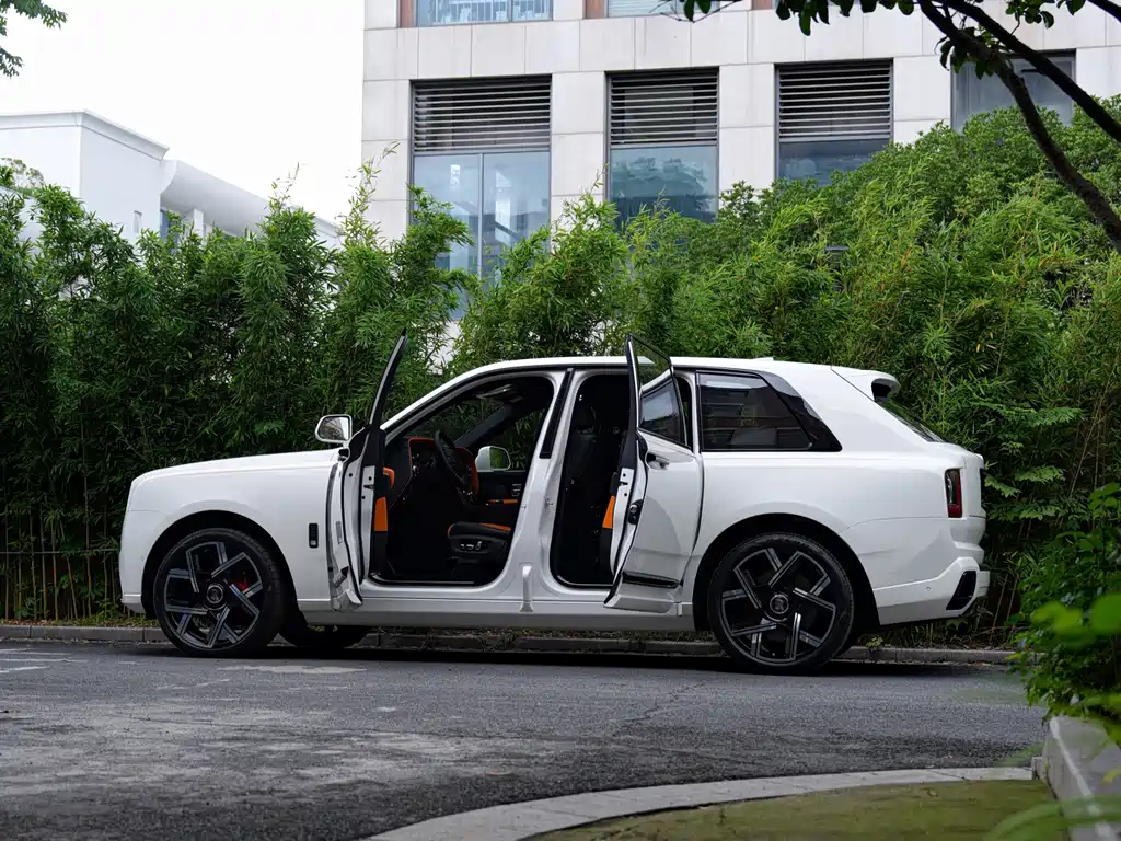Rolls-Royce Cullinan 2025 Black Badge