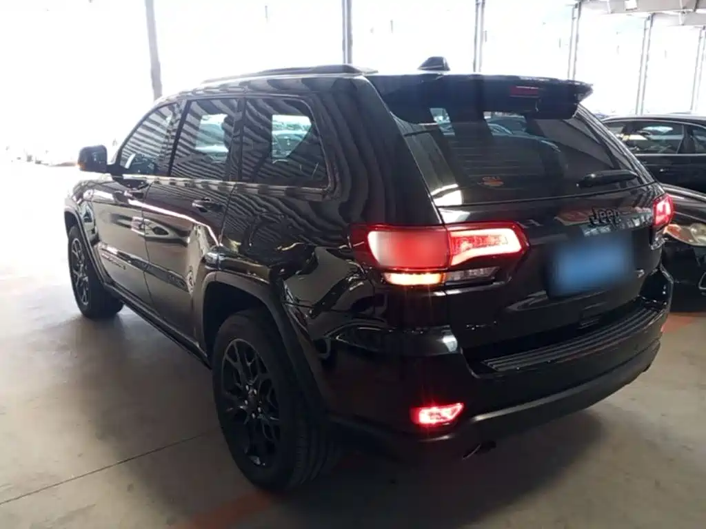 Jeep Grand Cherokee (Import) — миниатюра 5