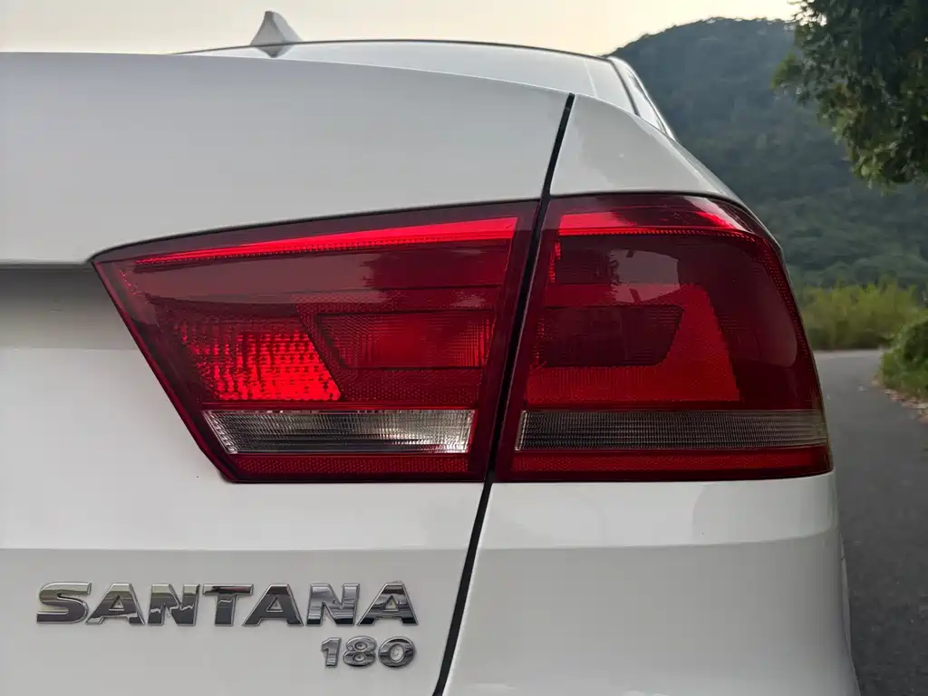 Volkswagen Santana — миниатюра 12