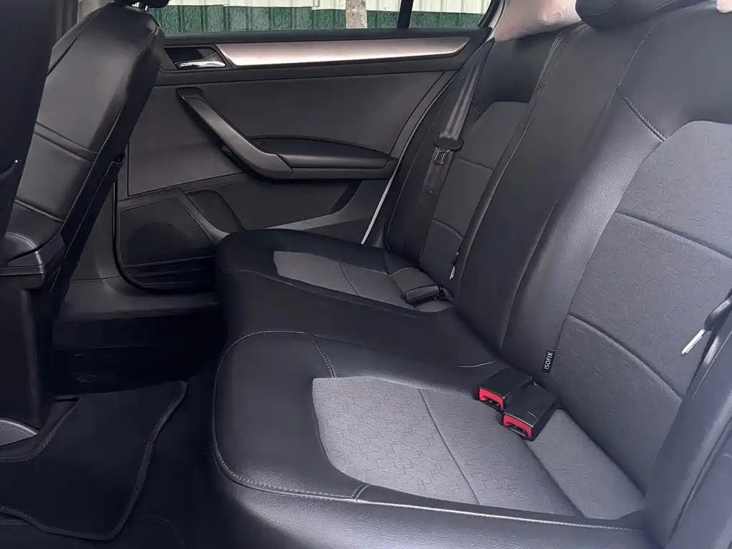 Volkswagen Santana — миниатюра 10