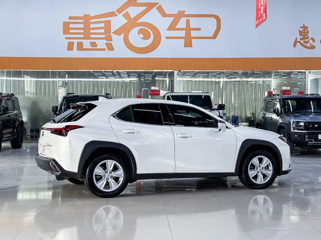 LEXUS UX