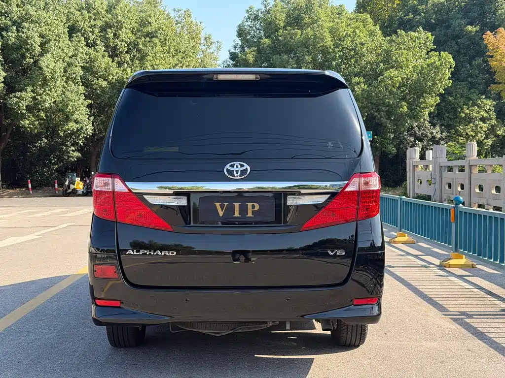 Toyota Alphard — миниатюра 22