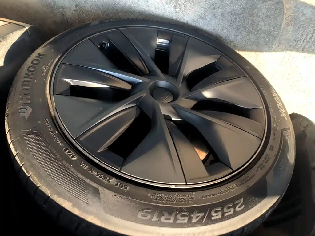 Tesla Model Y — миниатюра 23