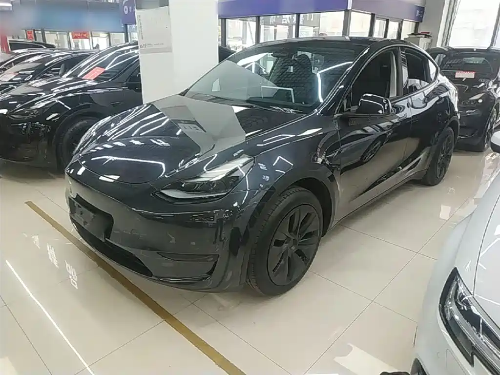 Tesla Model Y 2024