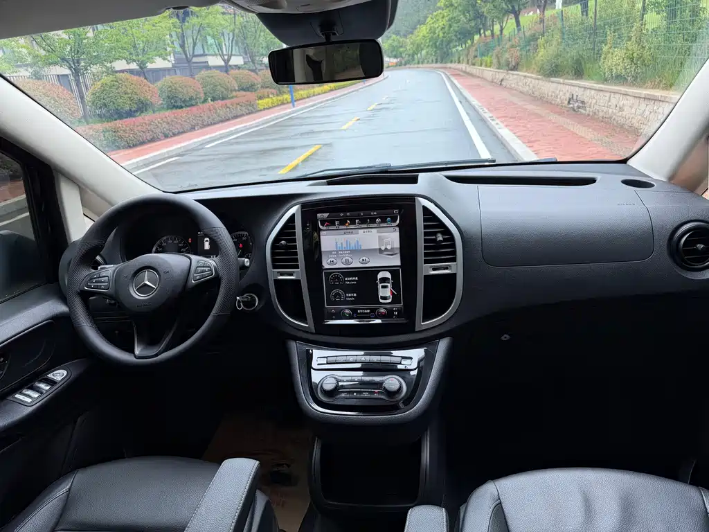 Mercedes-Benz Vito 2016 2.0T Elite 9 мест