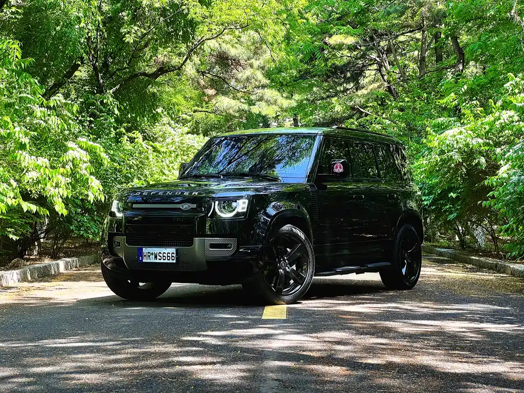 Land Rover Defender 2025