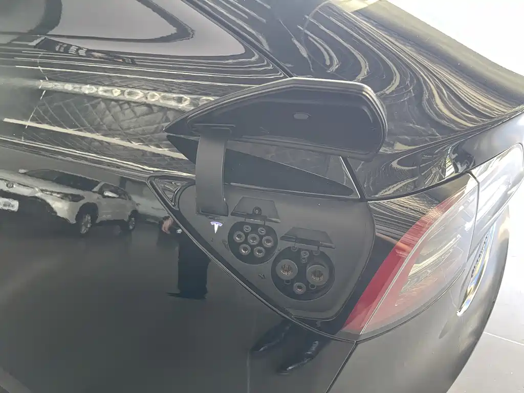 Tesla Model 3 — миниатюра 32