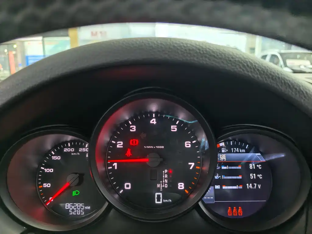 Porsche Macan — миниатюра 7