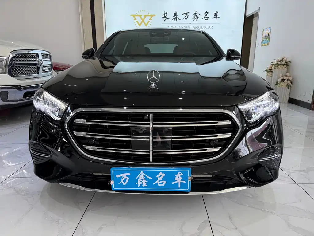 Mercedes-Benz E-Class — миниатюра 2