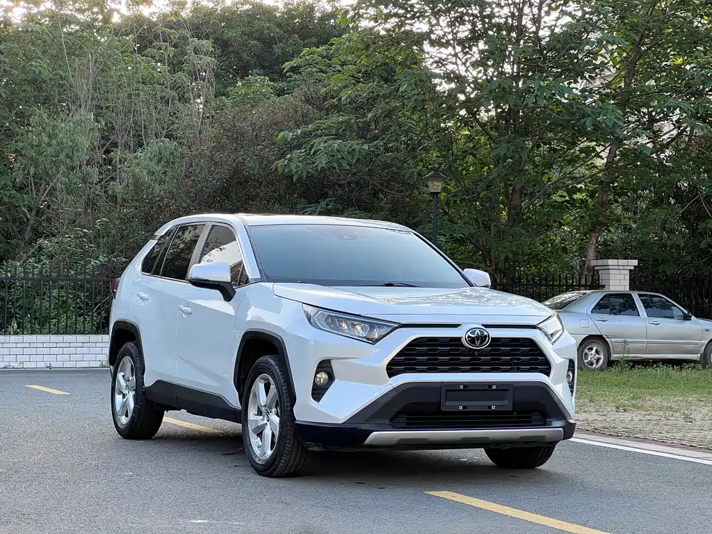 Toyota RAV4 — миниатюра 3