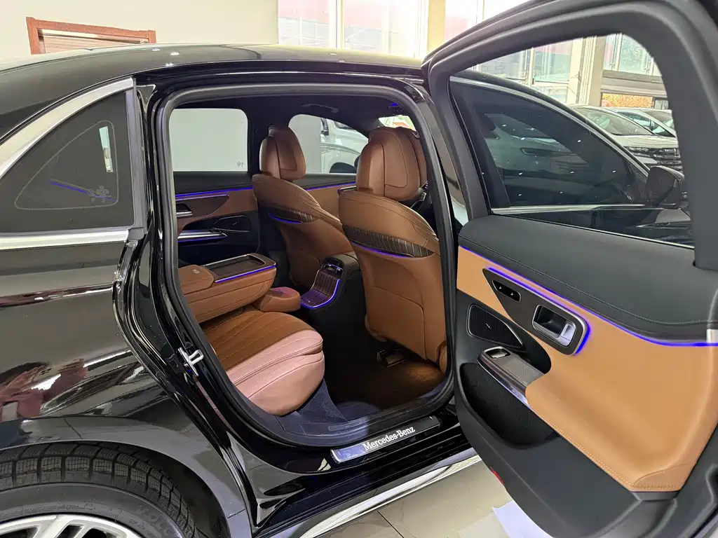 Mercedes-Benz E-Class — миниатюра 10