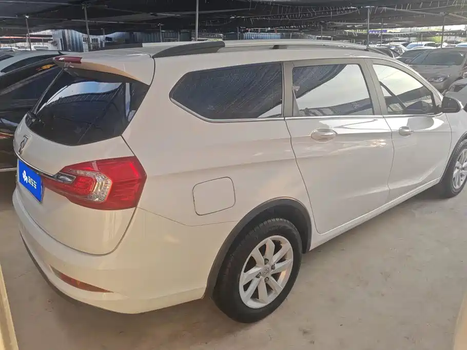 Baojun 310W — миниатюра 3